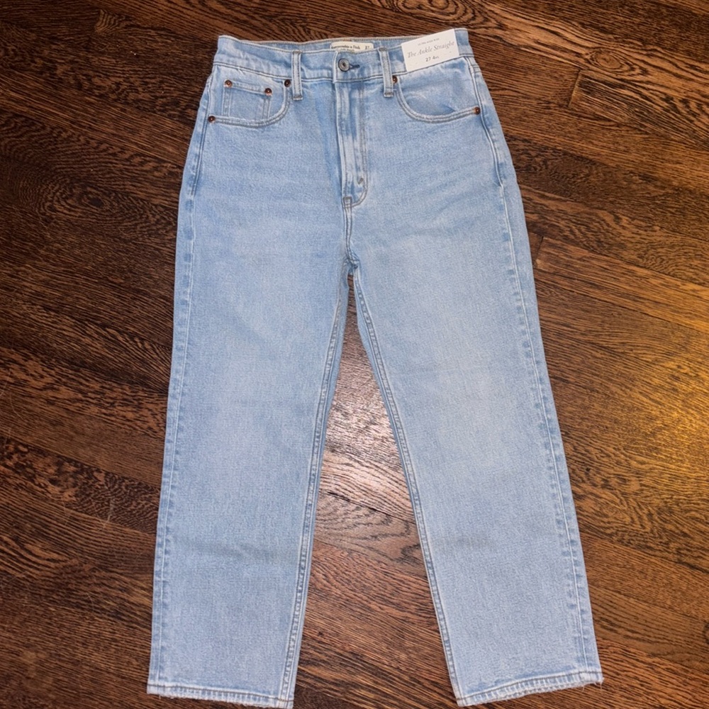 Abercrombie and Fitch ultra high rise “the ankle straight” jeans in 27 4xs